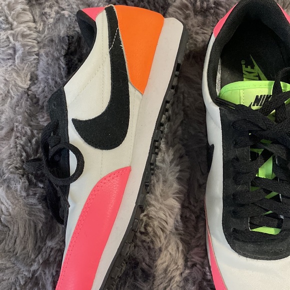 Nike Women's DBreak Shoes - Picture 4 of 10